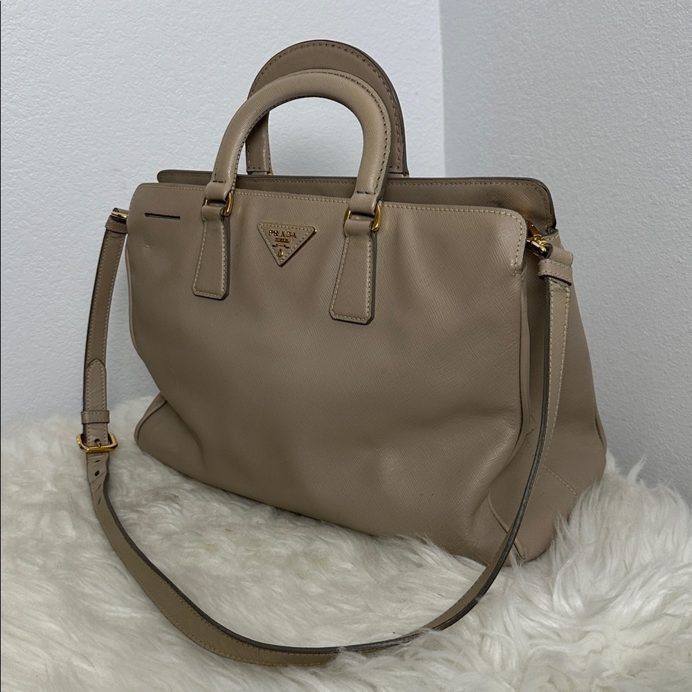 💯Authentic Prada tote Beige Leather bag🍀 - Picture 13 of 17